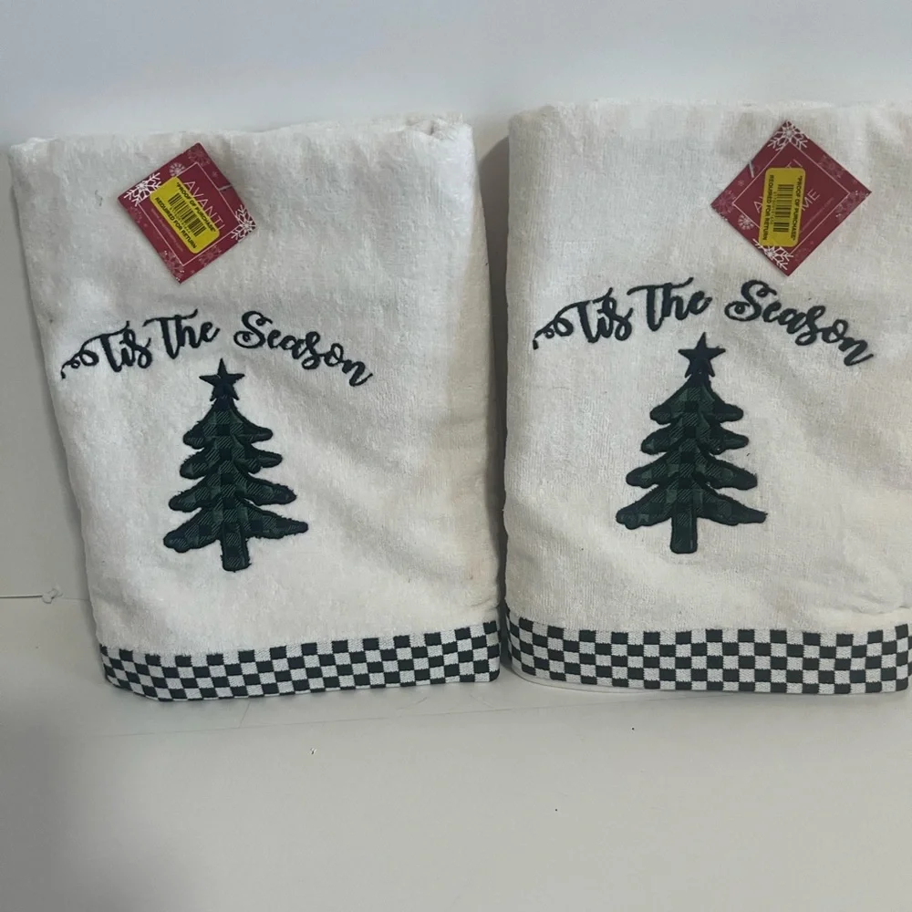 Christmas bath towels. Embroidered bath towels new with tags
